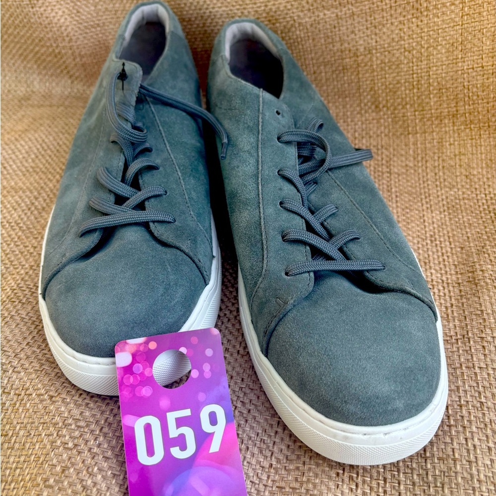 New Kenneth Cole mens suede sneakers, size 12M